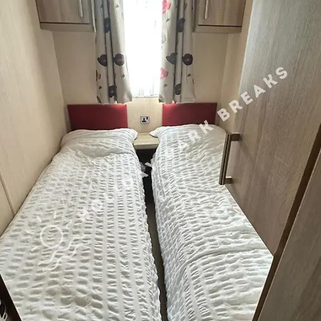 Haywood - 3 Bed Pet Friendly Holiday Home At Seal Bay Selsey Exterior photo
