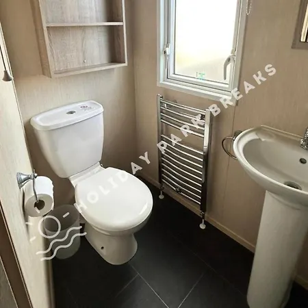 Haywood - 3 Bed Pet Friendly Holiday Home At Seal Bay Selsey Exterior photo
