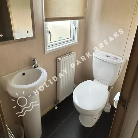 Haywood - 3 Bed Pet Friendly Holiday Home At Seal Bay Selsey Exterior photo